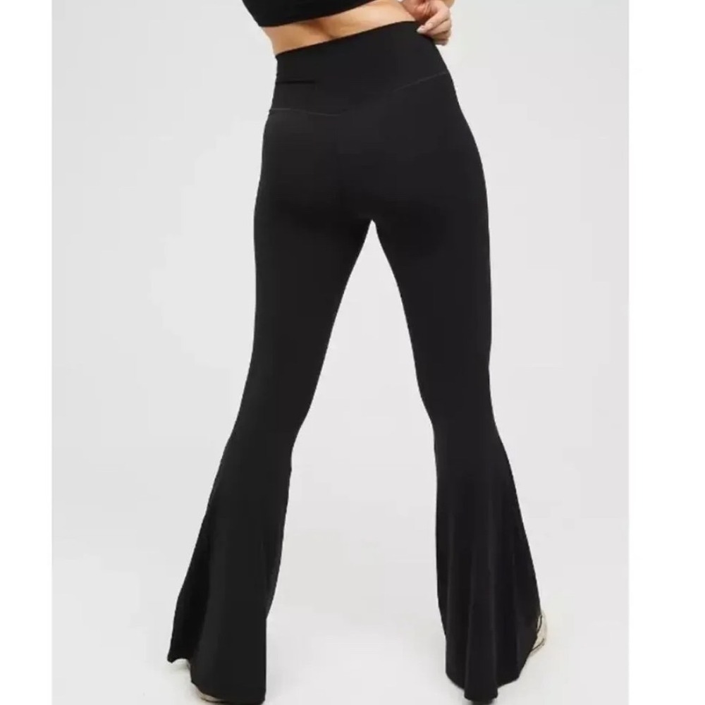 OFFLINE by Aerie Real Me Super Flare Legging Black Crossover XL - Picture 2 of 10